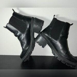 Universal Thread Black Chelsea Lug Booties